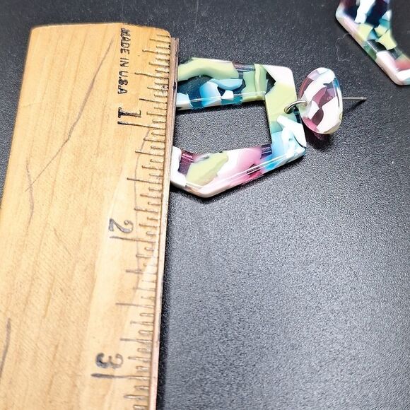 MULTICOLOR abstract geometric shape resin acrylic earrings - Picture 3 of 3